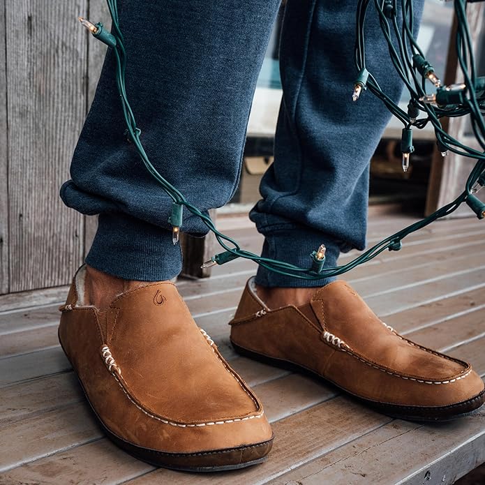 OLUKAI Moloa Toffee/Dk Wood Slipper Men's - Image 3